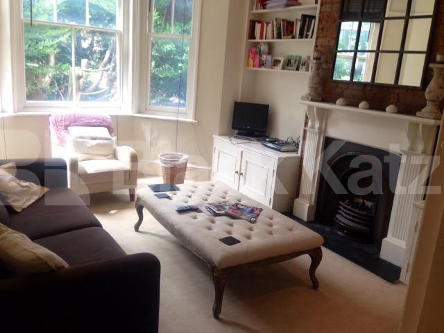 			LET , 2 Bedroom, 1 bath, 1 reception Apartment			 Gauden Road, Clapham North 